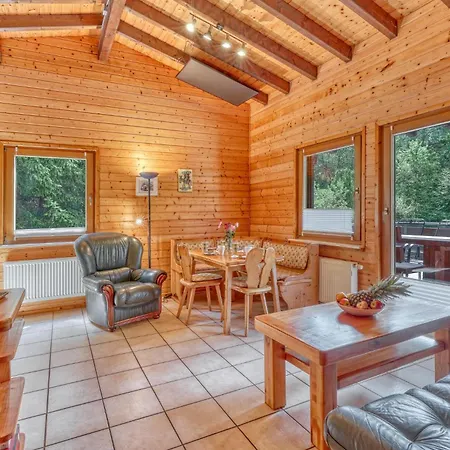 2 Bedroom Gorgeous In Casa de Férias Merzalben